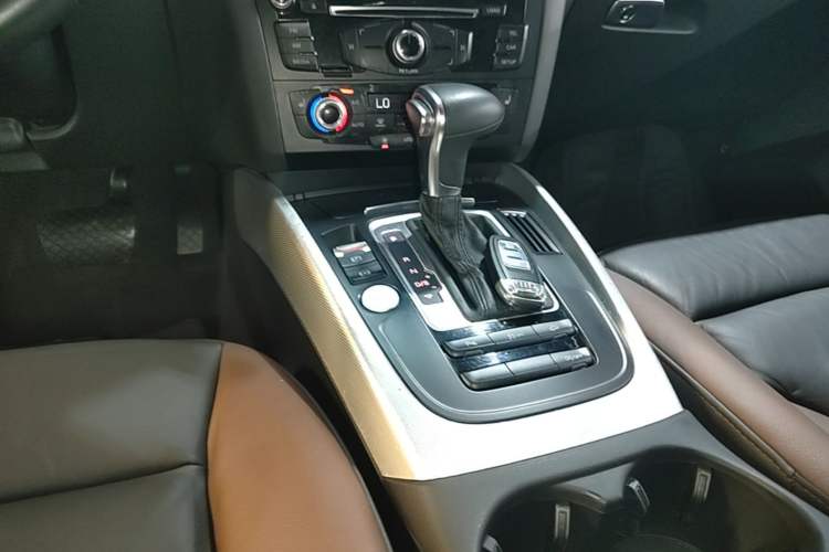Used Audi Q5 2017 Plus 40 TFSI Technology Model Gear Lever