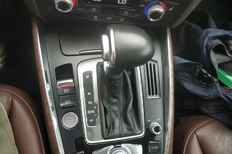 Used Audi Q5 2017 40 TFSI Comfort Model Gear Lever