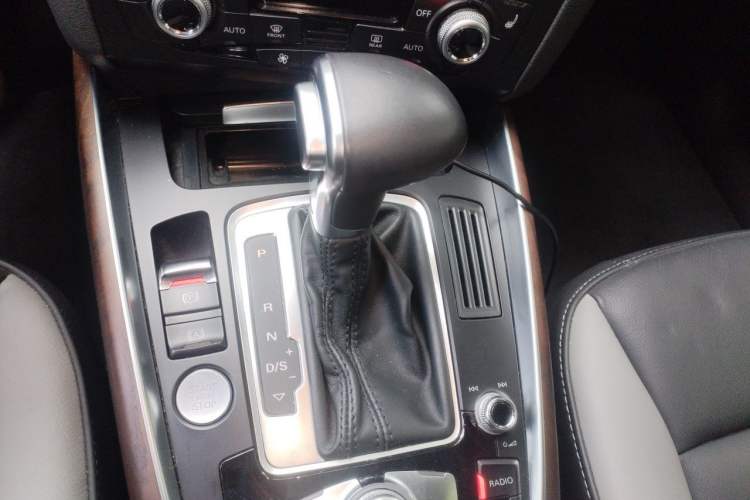 Used Audi Q5 2017 Plus 40 TFSI Comfort Model Gear Lever