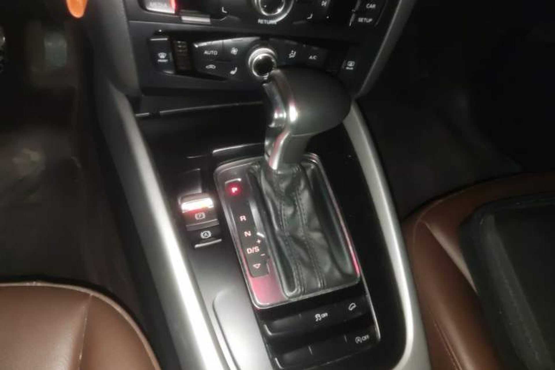 Used Audi Q5 2017 40 TFSI Ambition Edition Gear Lever