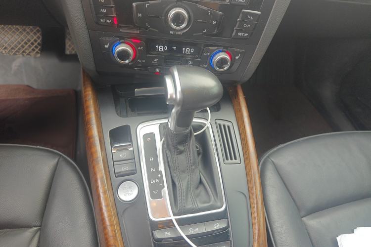 Used Audi Q5 2017 40 TFSI Technology Edition Gear Lever