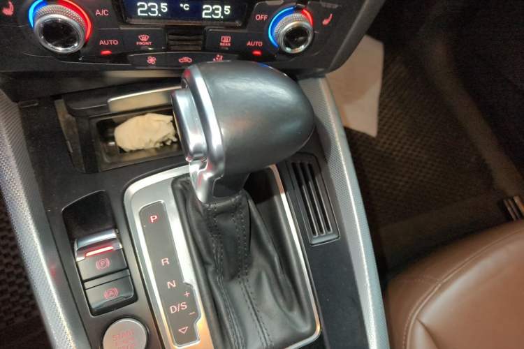 Used Audi Q5 2017 40 TFSI Technology Edition Gear Lever
