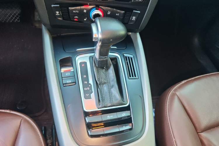 Used Audi Q5 2017 40 TFSI Ambition Edition Gear Lever