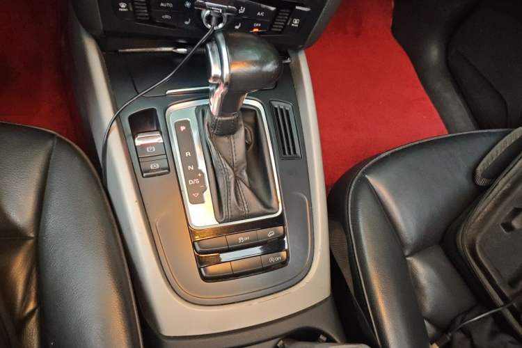 Used Audi Q5 2017 Plus 40 TFSI Ambition Model Gear Lever