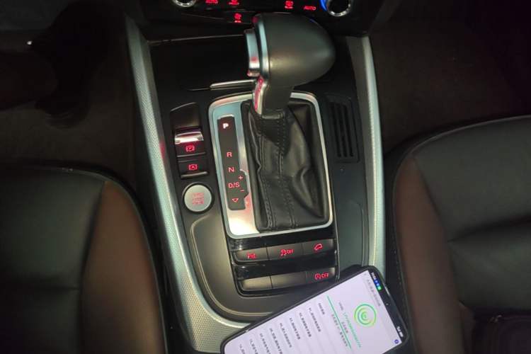 Used Audi Q5 2017 Plus 40 TFSI Technology Model Gear Lever