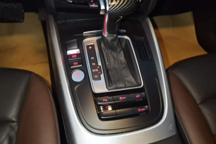 Used Audi Q5 2017 Plus 40 TFSI Technology Model Gear Lever