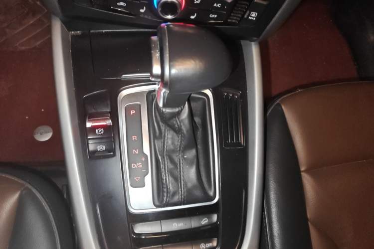Used Audi Q5 2017 40 TFSI Ambition Edition Gear Lever