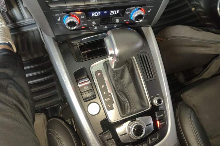 Used Audi Q5 2017 40 TFSI Dynamic Edition Gear Lever