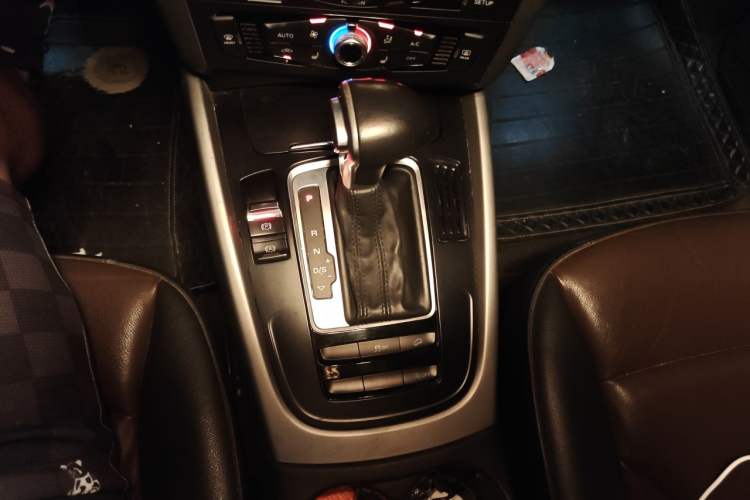 Used Audi Q5 2017 40 TFSI Ambition Edition Gear Lever