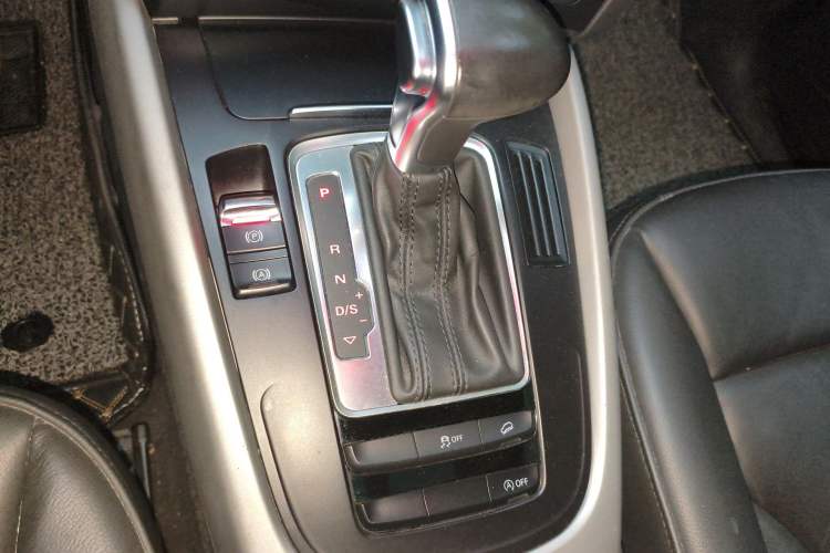 Used Audi Q5 2017 40 TFSI Ambition Edition Gear Lever