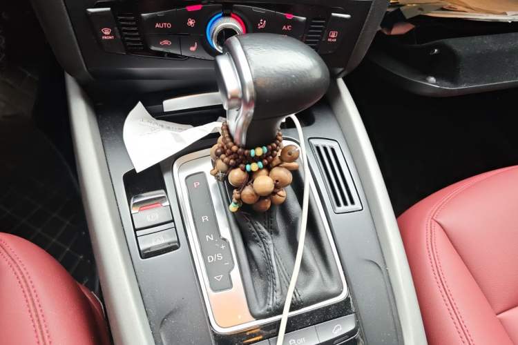 Used Audi Q5 2017 40 TFSI Ambition Edition Gear Lever