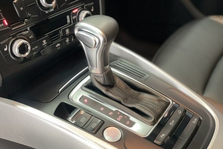 Used Audi Q5 2017 Plus 40 TFSI Technology Model Gear Lever