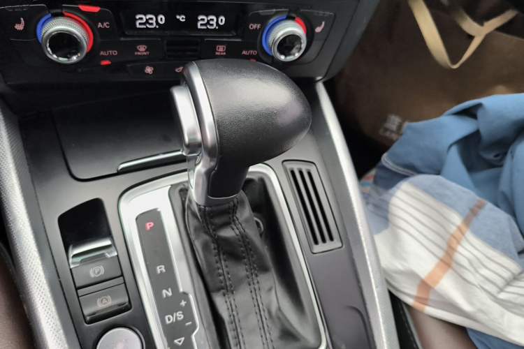 Used Audi Q5 2017 Plus 40 TFSI Technology Model Gear Lever