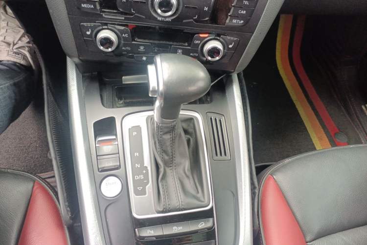 Used Audi Q5 2017 Plus 40 TFSI Technology Model Gear Lever