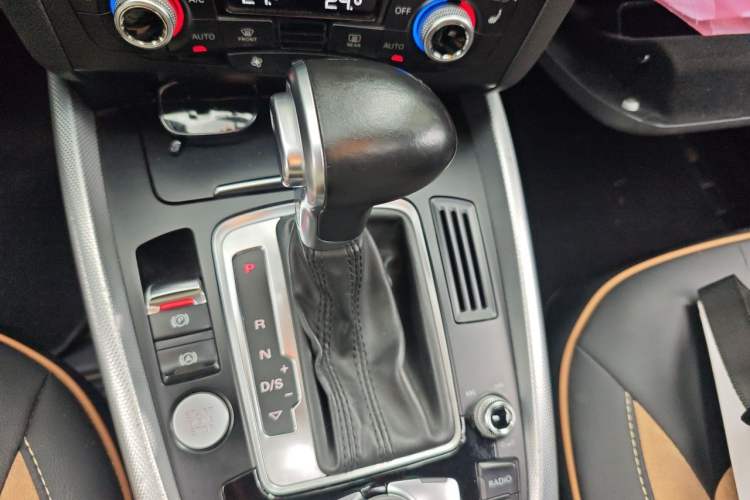 Used Audi Q5 2017 40 TFSI Dynamic Edition Gear Lever