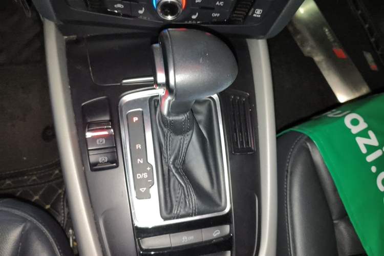 Used Audi Q5 2017 40 TFSI Ambition Edition Gear Lever