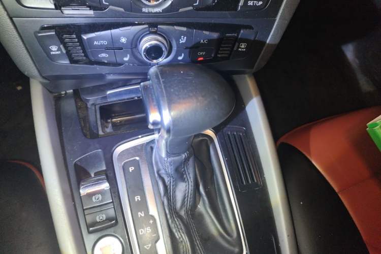 Used Audi Q5 2017 40 TFSI Ambition Edition Gear Lever