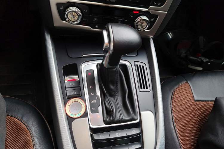 Used Audi Q5 2017 40 TFSI Technology Edition Gear Lever
