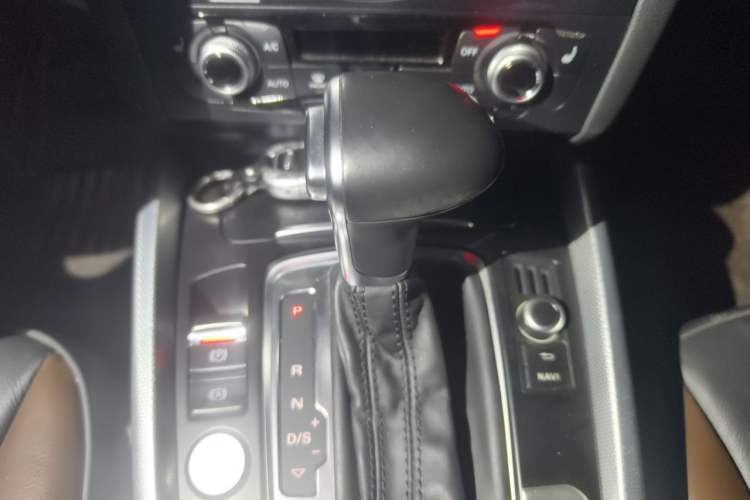 Used Audi Q5 2017 40 TFSI Technology Edition Gear Lever
