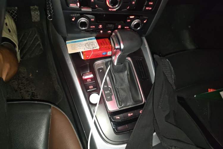 Used Audi Q5 2017 40 TFSI Technology Edition Gear Lever
