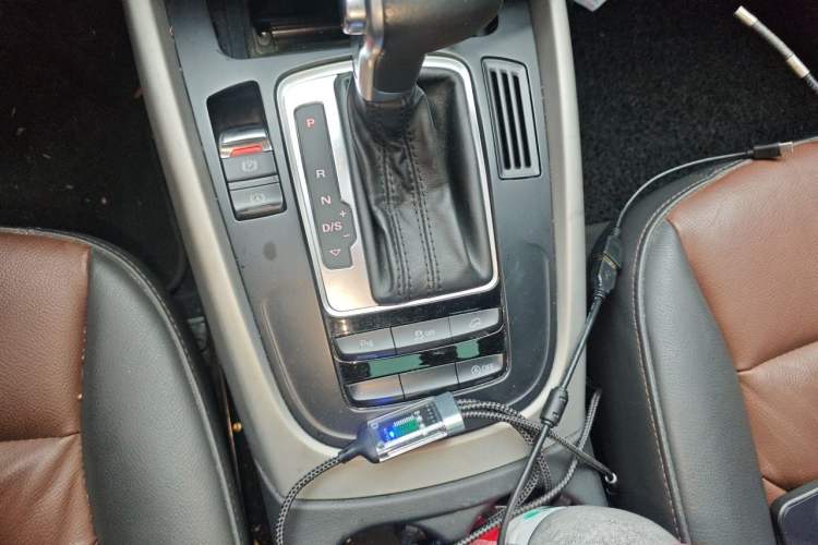 Used Audi Q5 2017 Plus 40 TFSI Ambition Model Gear Lever