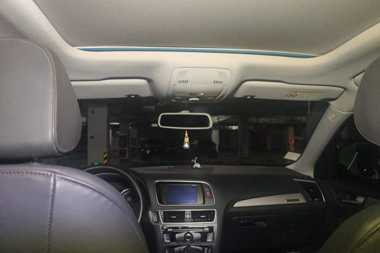 Used Audi Q5 2017 Plus 40 TFSI Ambition Model Headliner
