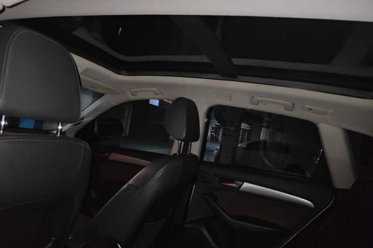 Used Audi Q5 2017 40 TFSI Technology Edition Headliner