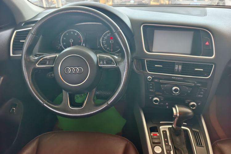 Used Audi Q5 2017 40 TFSI Technology Edition Interior 1