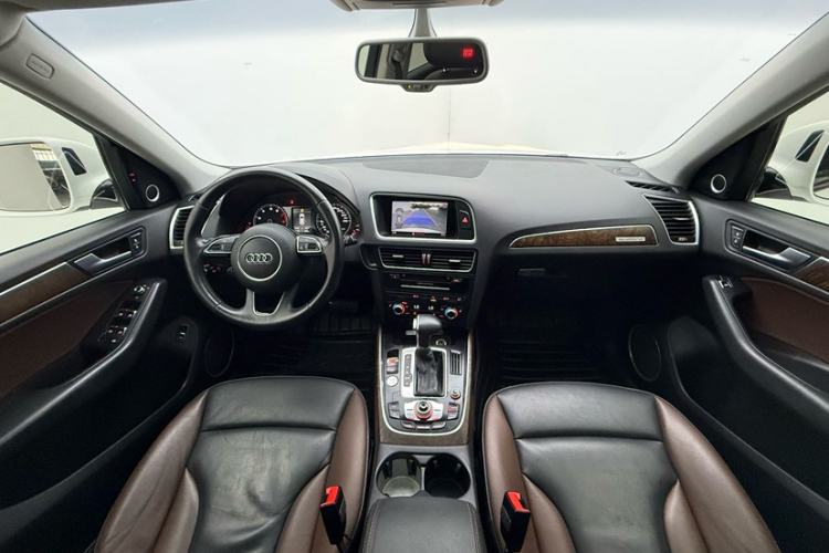Used Audi Q5 2017 Plus 40 TFSI Comfort Model Interior 1