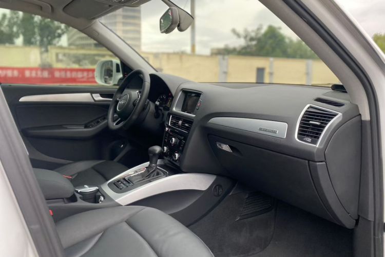 Used Audi Q5 2017 40 TFSI Technology Edition Interior 1