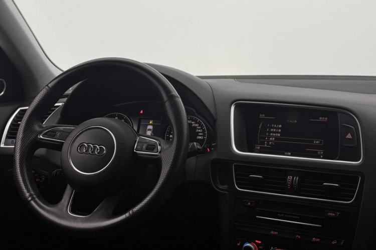 Used Audi Q5 2017 Plus 40 TFSI Comfort Model Interior 1