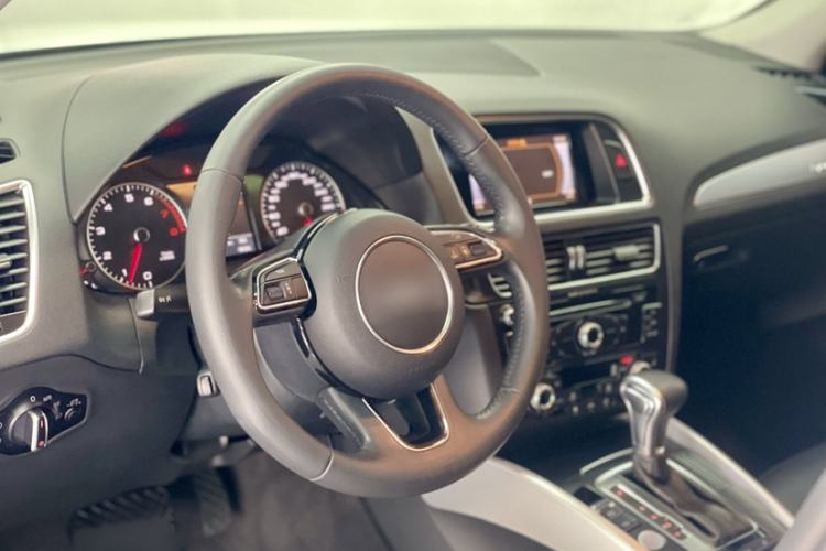 Used Audi Q5 2017 Plus 40 TFSI Technology Model Interior 1