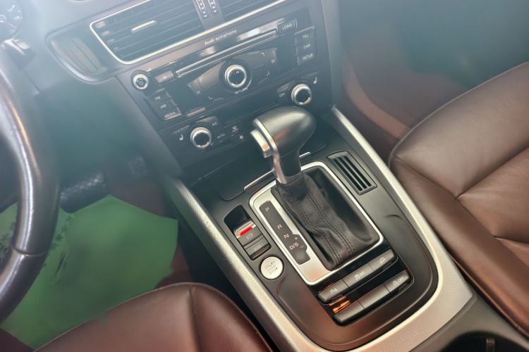 Used Audi Q5 2017 40 TFSI Technology Edition Interior 2