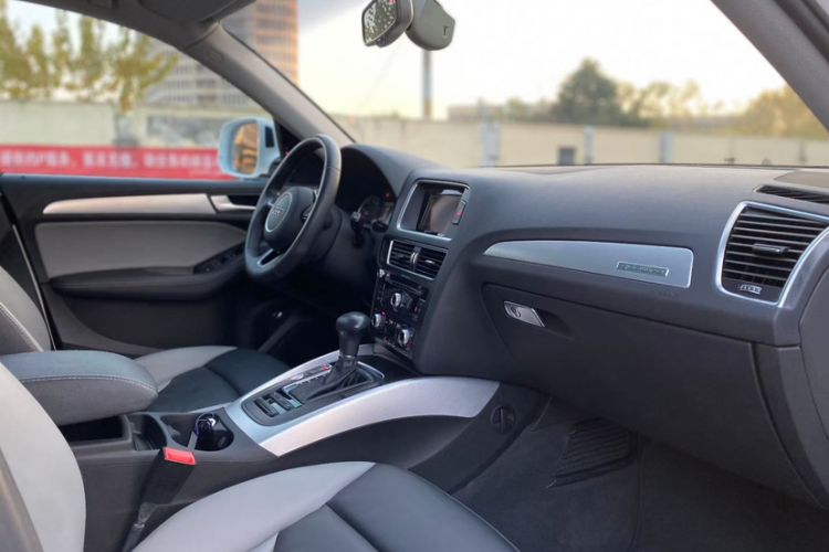 Used Audi Q5 2017 Plus 40 TFSI Technology Model Interior 2