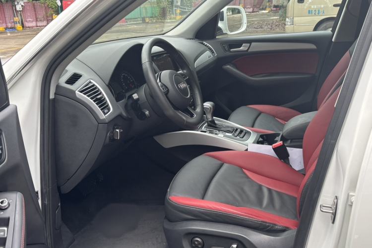 Used Audi Q5 2017 Plus 40 TFSI Technology Model Interior 2