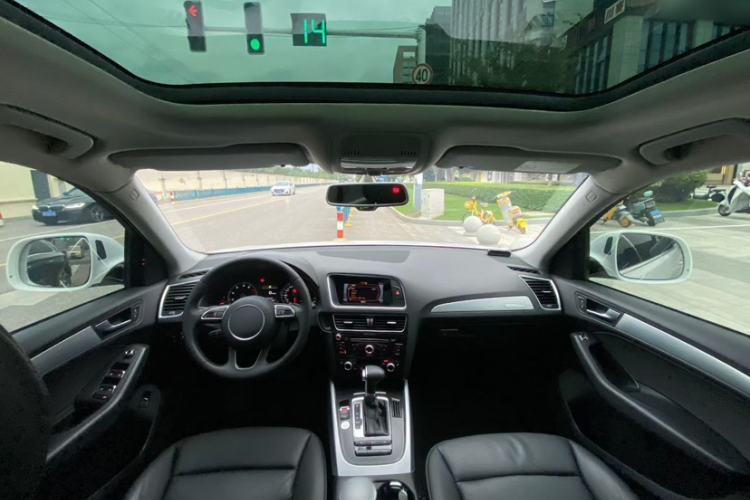 Used Audi Q5 2017 40 TFSI Technology Edition Interior 2