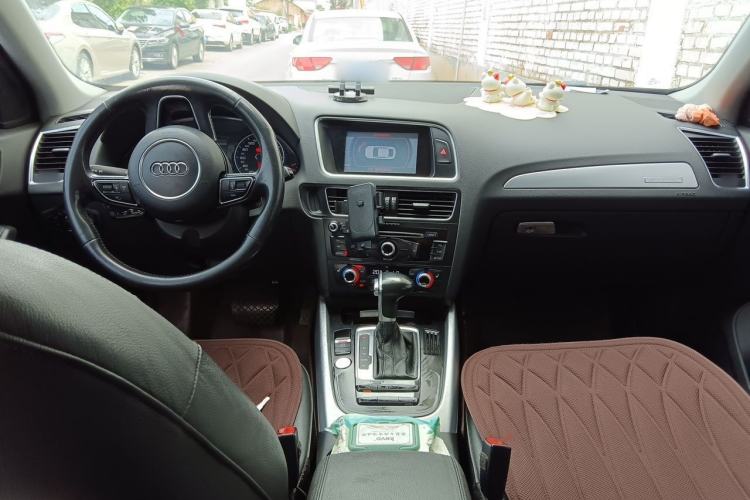 Used Audi Q5 2017 40 TFSI Technology Edition Interior 2