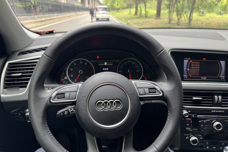 Used Audi Q5 2017 Plus 40 TFSI Technology Model Interior 2