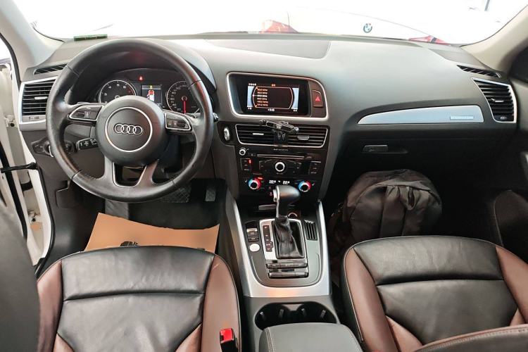Used Audi Q5 2017 40 TFSI Technology Edition Interior 2