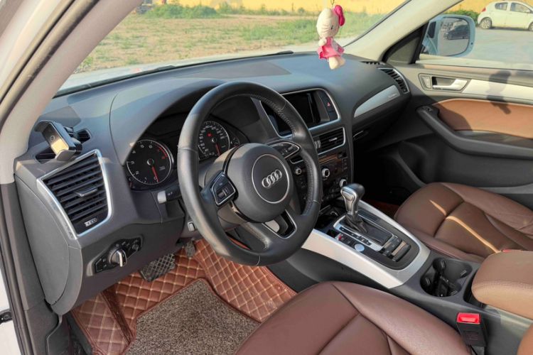 Used Audi Q5 2017 40 TFSI Technology Edition Interior 2