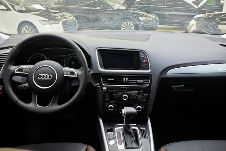 Used Audi Q5 2017 Plus 40 TFSI Technology Model Interior 2