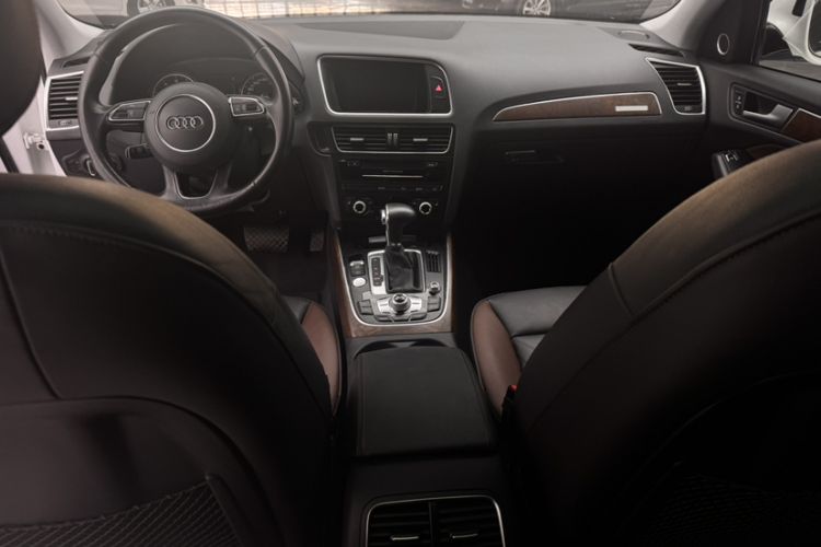 Used Audi Q5 2017 40 TFSI Comfort Model Interior 2