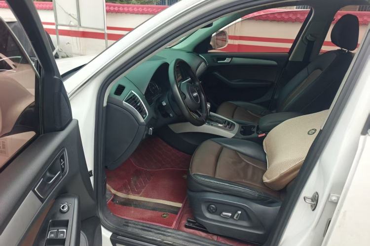Used Audi Q5 2017 40 TFSI Ambition Edition Interior 2