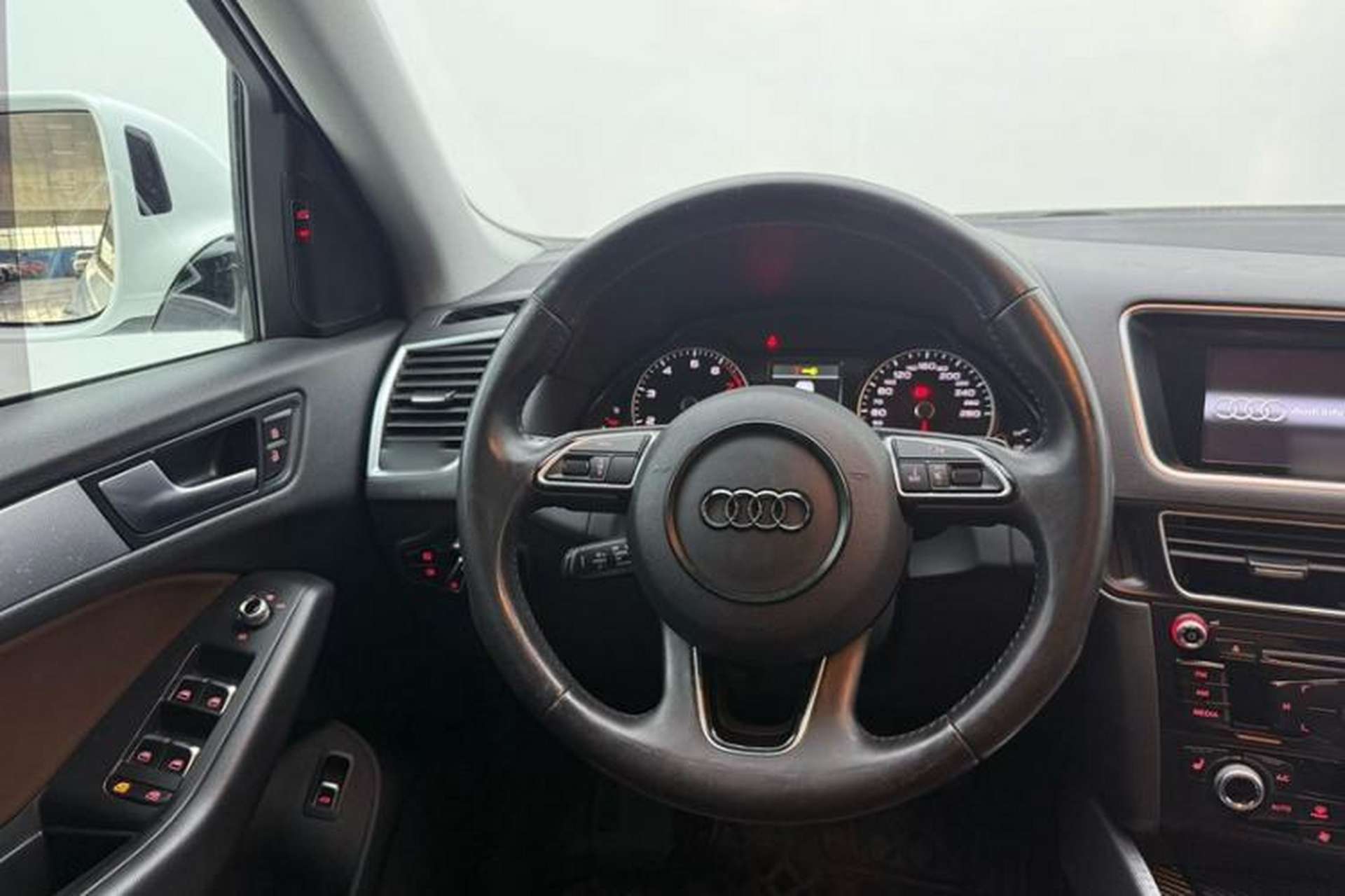 Used Audi Q5 2017 40 TFSI Technology Edition Interior 2