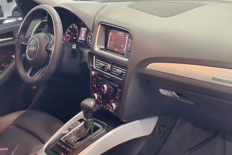 Used Audi Q5 2017 Plus 40 TFSI Technology Model Interior 2