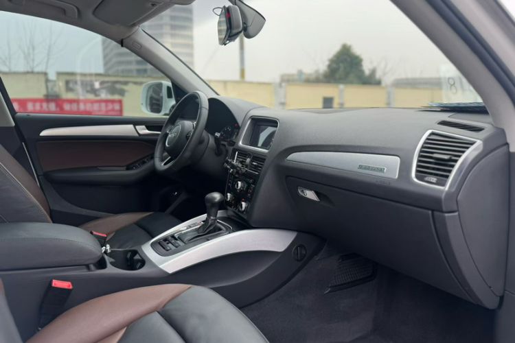Used Audi Q5 2017 Plus 40 TFSI Technology Model Interior 2