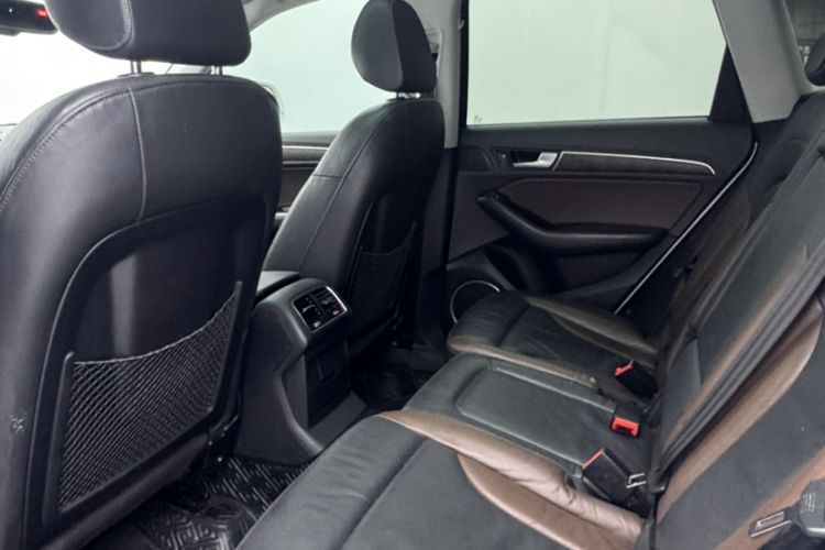 Used Audi Q5 2017 Plus 40 TFSI Comfort Model Interior 2