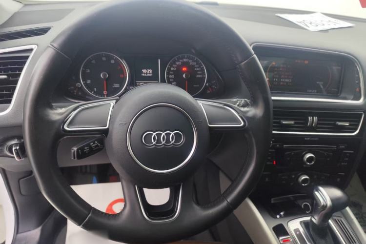 Used Audi Q5 2017 40 TFSI Ambition Edition Interior 3