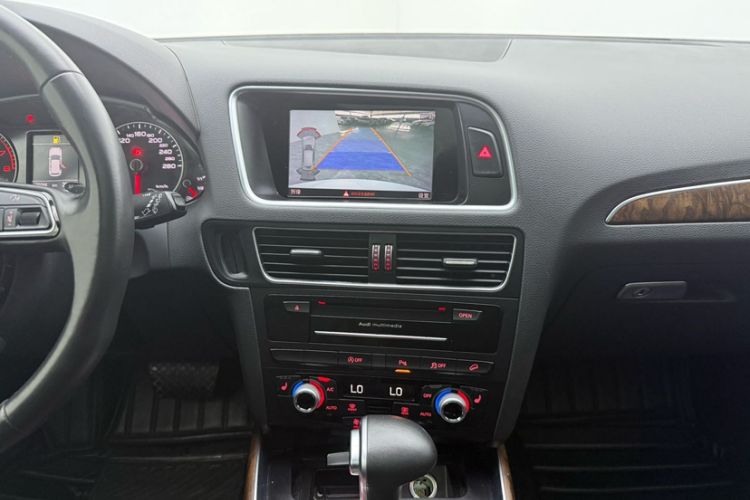 Used Audi Q5 2017 Plus 40 TFSI Comfort Model Interior 3