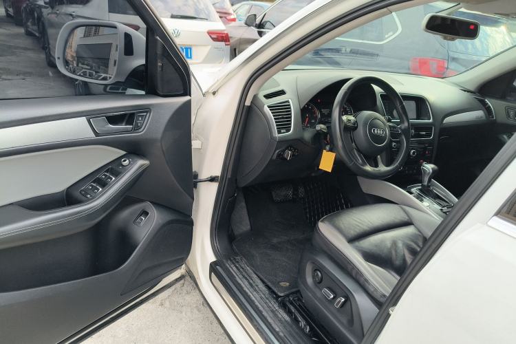 Used Audi Q5 2017 Plus 40 TFSI Technology Model Interior 3